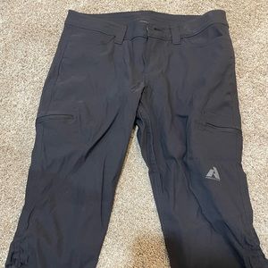Eddie Bauer capri pants. Excellent condition.